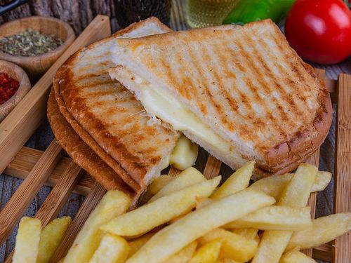 Kaşarlı tost+Patates